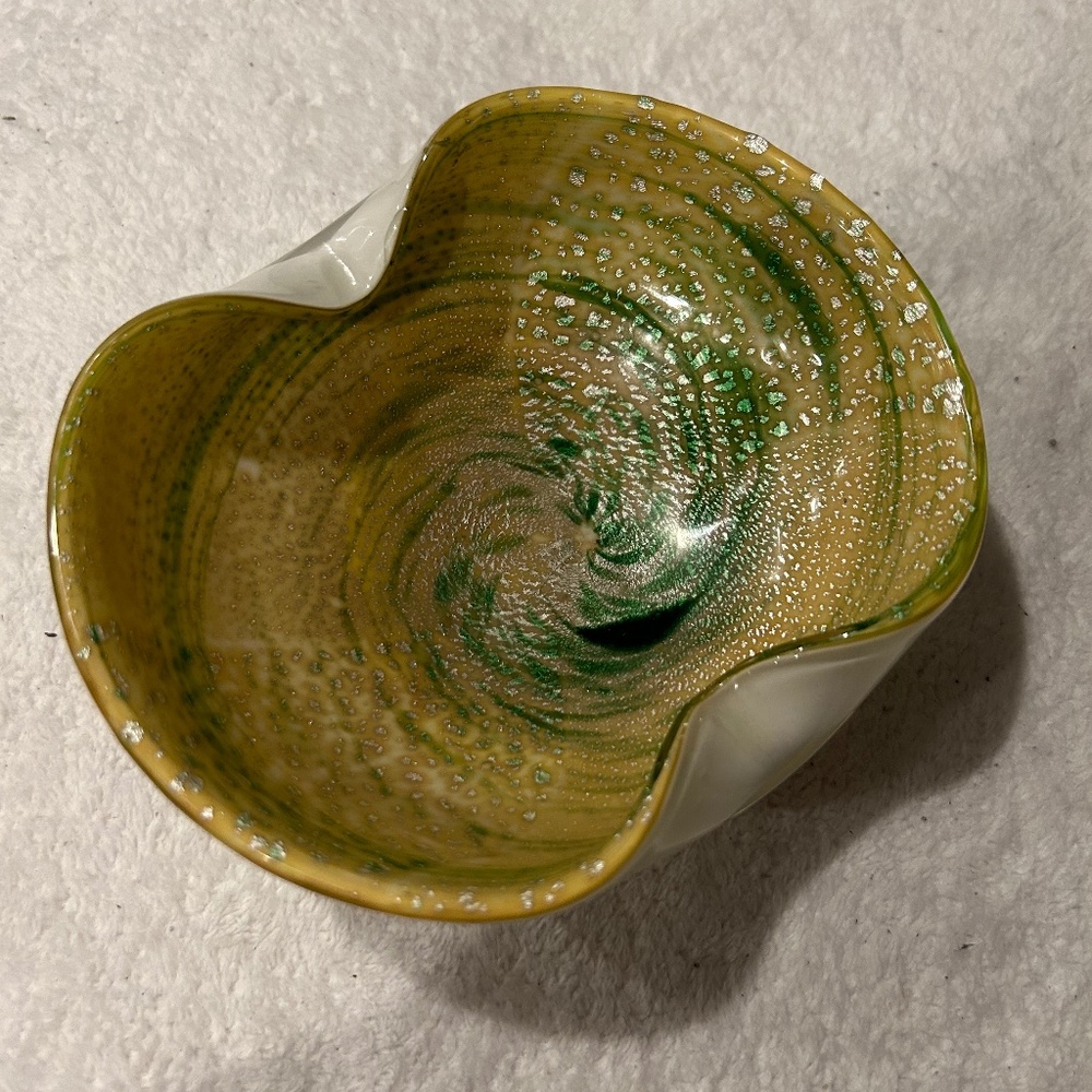 Italian Art Glass Bowl 5 3/4”W x 2 1/4” H. Unmarked.